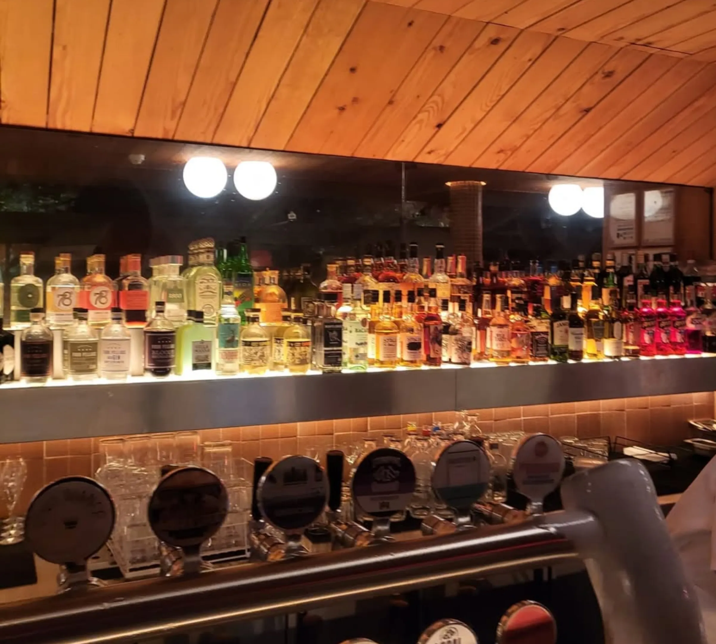 are bars open on christmas day melbourne